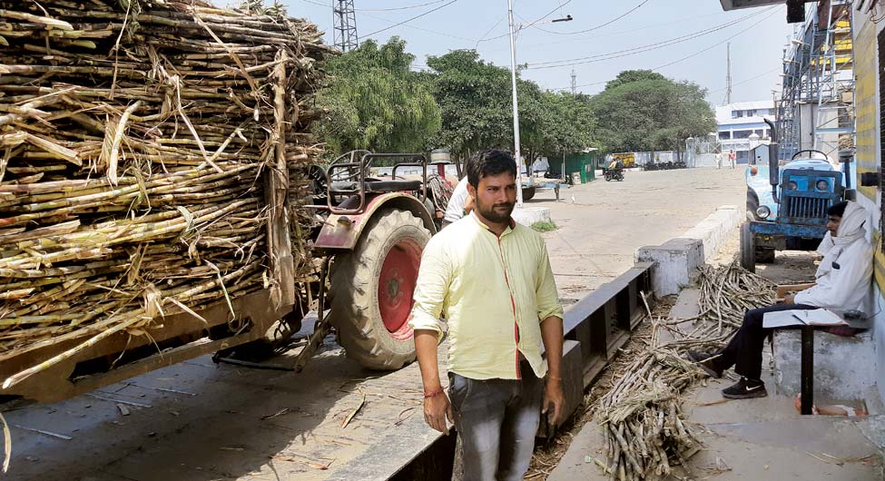 भुगतान पर सवालः मलकपुर चीनी मिल में गन्ना डालने आए बामनौली के किसान सोमपाल तोमर 