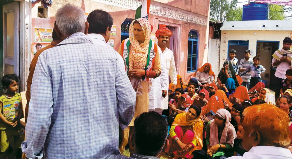 जयपुर ग्रामीण के कोहाड़ा गांव में कांग्रेस प्रत्याशी कृष्णा पूनिया