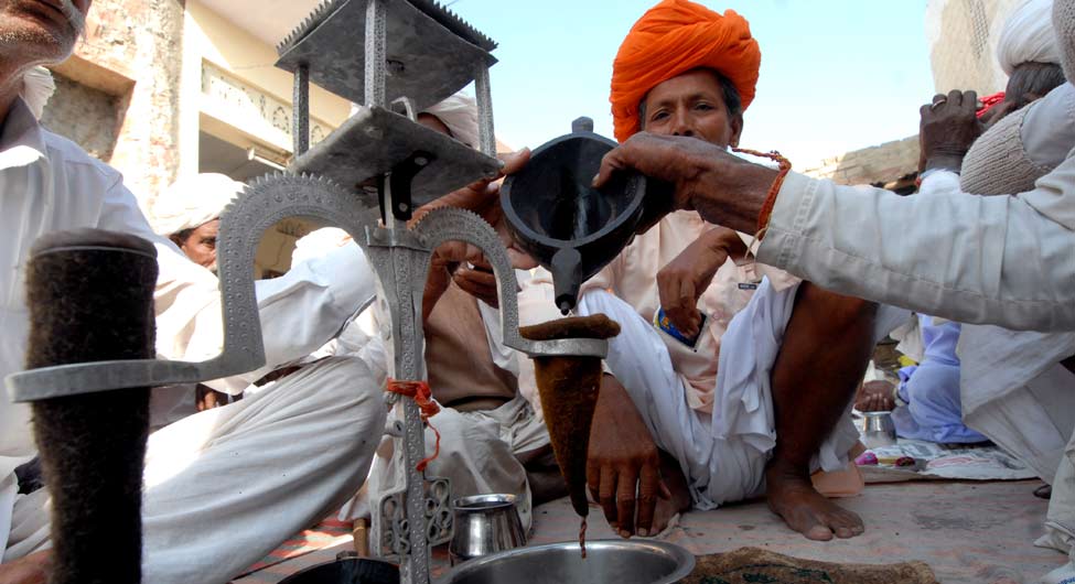 नशे की लत ग्रामीण इलाकों में भी कम नहीं