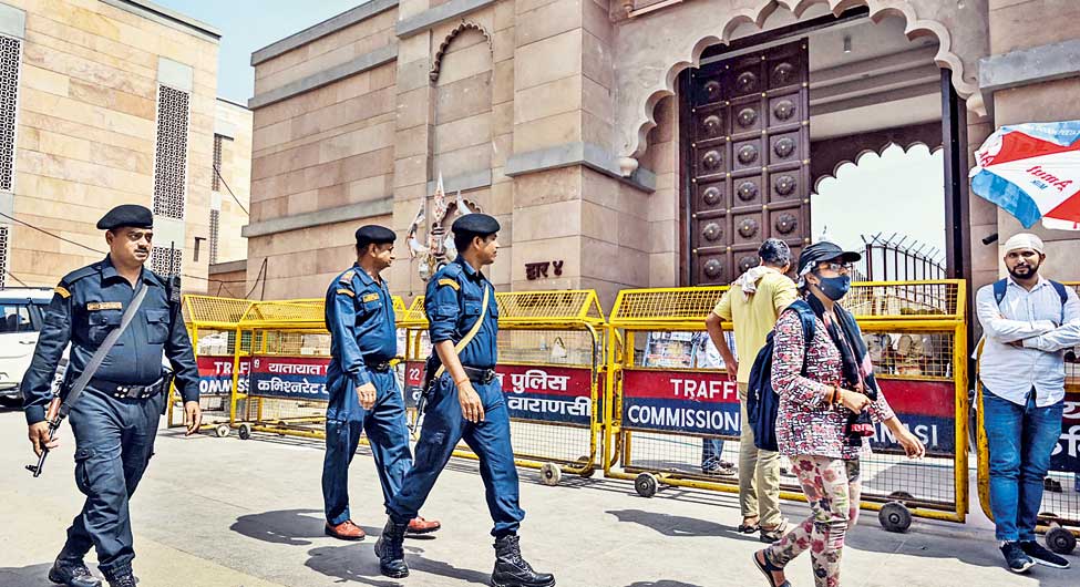 कोर्ट के निर्देश के बाद कड़ी सुरक्षा