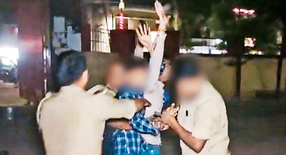 धरा गया हमलावरः अतीक को गोली मारने वाला पुलिस के कब्जे में 